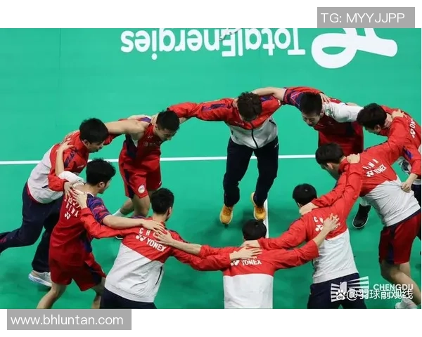 武汉羽毛球队杯赛精彩配合展现团队精神与默契配合之道